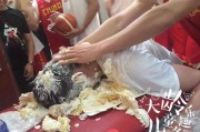 李慕豪二十四岁生日遭遇甜蜜“暴击”，男篮兄弟连的蛋糕大战欢乐多