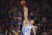 京城寒夜里的内线角力：北京首钢大胜福建，王哲林与莫里斯篮下争锋
