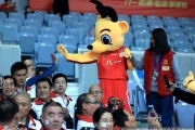 火箭精神燃情看台：八一男篮吉祥物与球迷的难忘互动