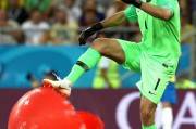 标题：世界杯经典战：瑞士2-0韩国 森德罗斯血洒汉诺威（25字）