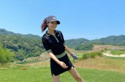 绿茵挥杆展风姿 少女时代秀英高尔夫球场绽放魅力