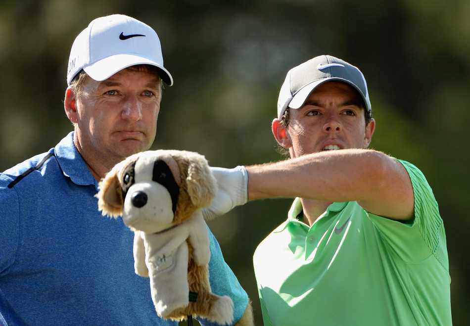 父爱相伴沙坑砺剑,小麦的救赎与奔跑 麦克罗伊在球道上自信开球,身形舒展,充满力量,仿佛一切尽在掌握。