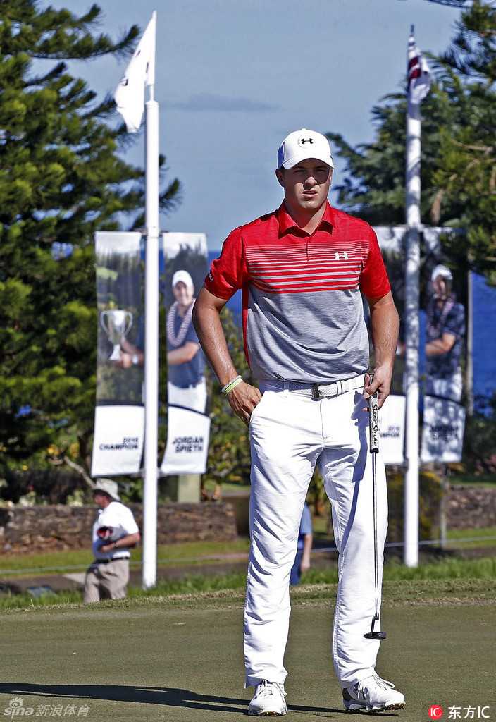 王者之争卡帕鲁亚巅峰对决简森戴伊领军斯皮思捍卫荣耀 乔丹·斯皮思在球道上完成一次优雅的收杆,身体姿态平衡完美,目光跟随小白球飞行的轨迹望向前方落点。