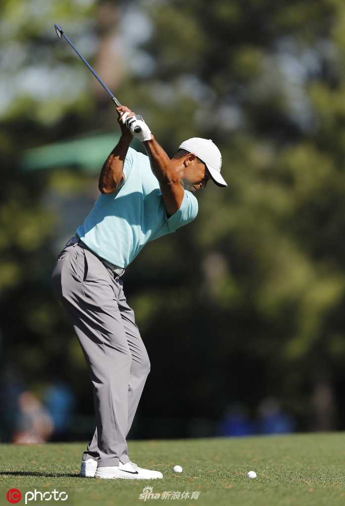 王者归来之路美国大师赛周三练习日老虎伍兹奥古斯塔潜心备战 老虎伍兹面向镜头露出沉稳而自信的微笑,眼中是对未来的笃定