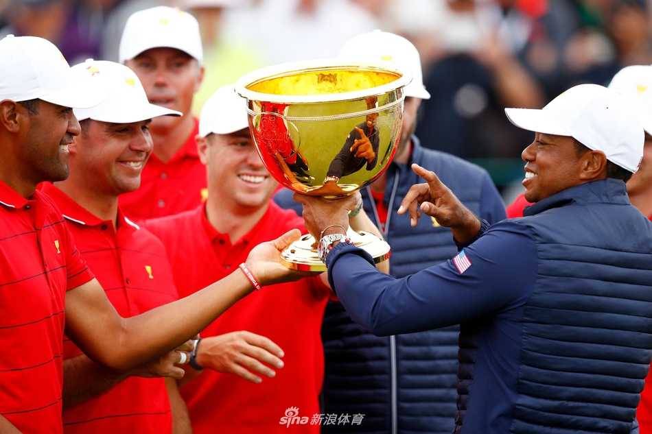 王者归来绝地反击 荣耀之战谱写传奇 国际队队员李昊桐在比赛中奋力挥杆,作为首位参赛的中国大陆球员,他的每一次击球都承载着开创历史的决心。