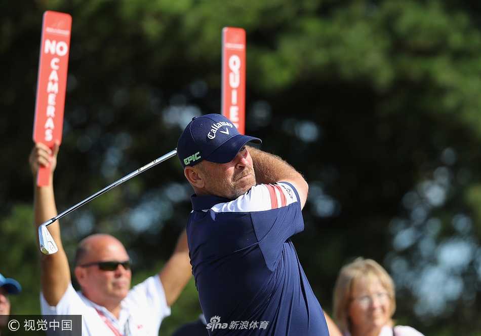 欧巡丹麦制造赛群星闪耀 本土英雄奥利森领衔出征 朱利安·苏里在决赛轮中果断推击,小球应声入洞,他握拳庆祝,宣告着一颗新星的强势崛起。