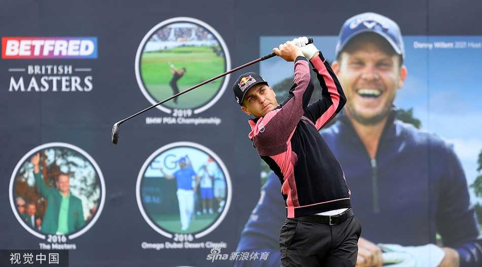 欧巡赛英国大师赛次轮激战 麦金泰尔领衔三人并列榜首 中国球手吴阿顺在比赛中冷静推杆,他在次轮交出红字,成功晋级周末决赛。