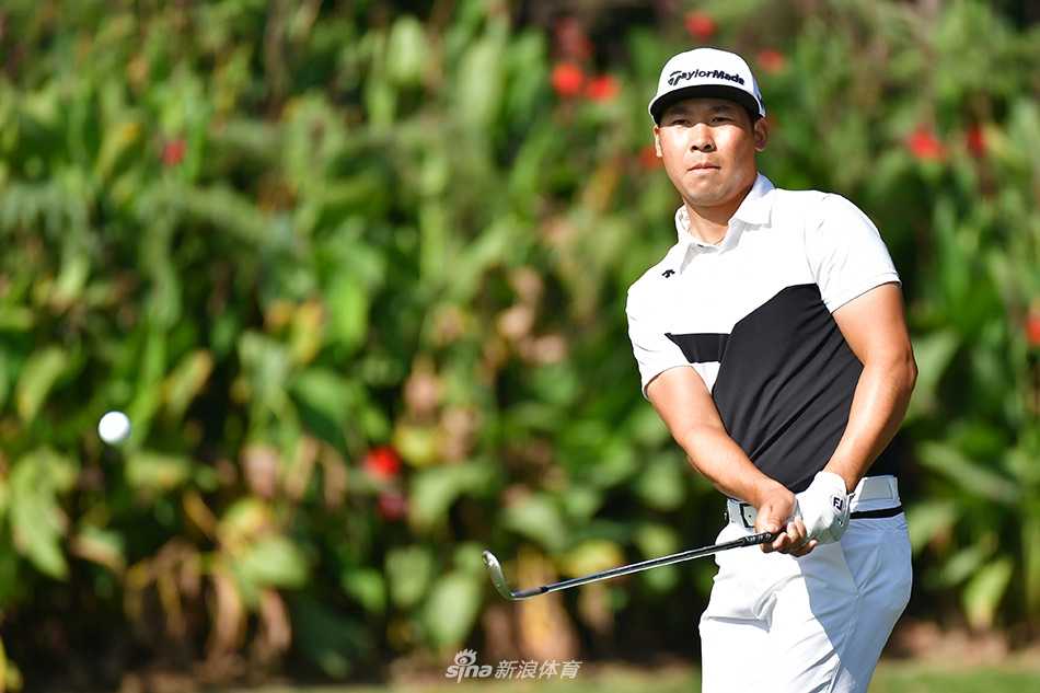 汇丰冠军赛中国军团奋战记 李昊桐领衔展风采 梁文冲在发球台上沉稳挥杆,动作流畅而充满爆发力,这是中国高尔夫一个时代的经典瞬间。