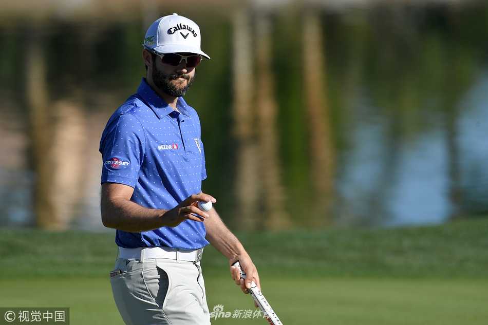 比赛结束后，领先榜特写显示着米克尔森的名字高居榜首，成绩数字凝结了三轮比赛的汗水与智慧。