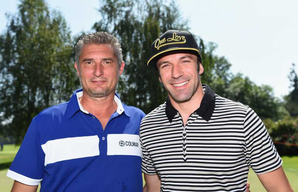 皮耶罗与马萨罗在果岭边亲切合影，老友重逢笑容灿烂