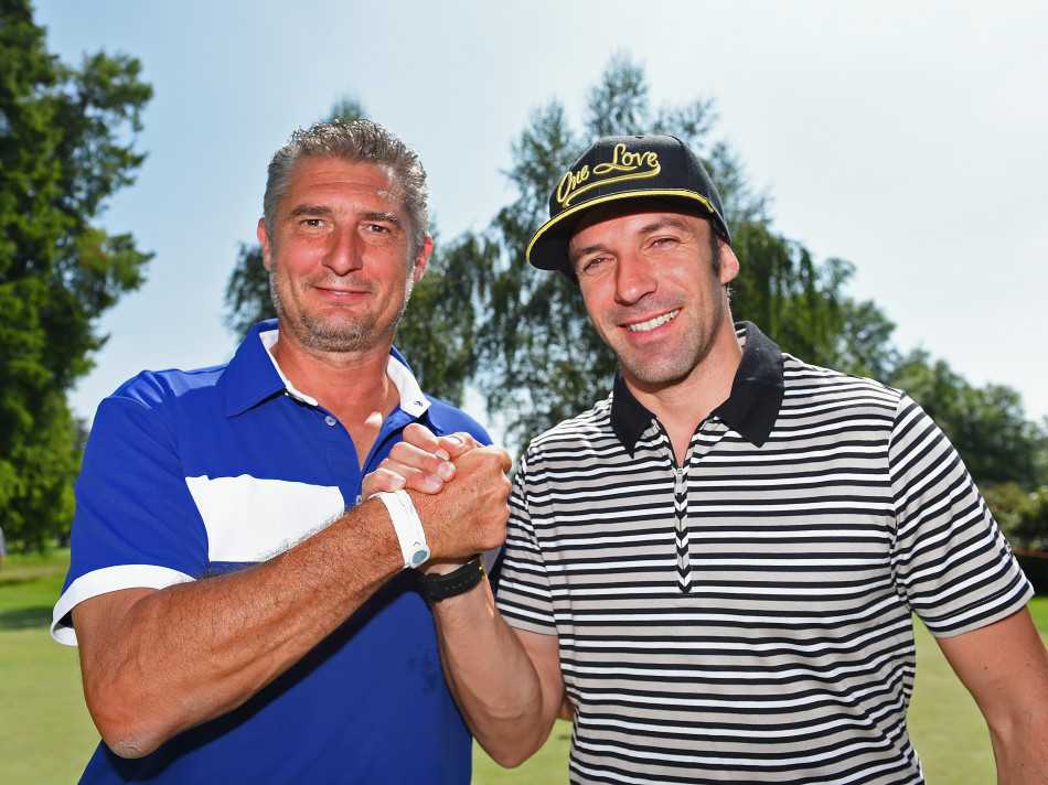 皮耶罗与马萨罗同行切磋球技，绿茵场外的默契交流