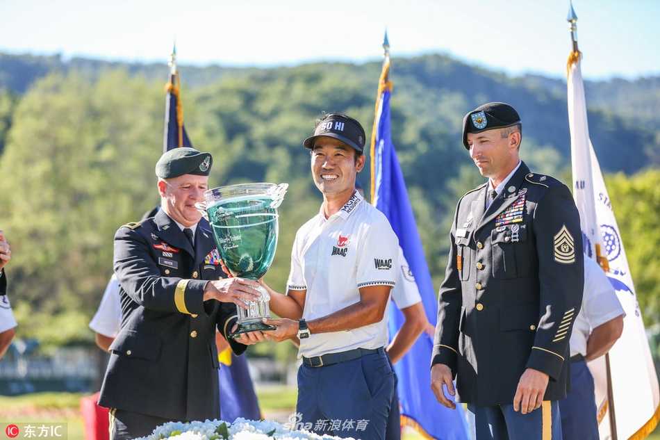 绿茵传奇:罗相昱捧杯时刻与高尔夫巨星风采 巴巴-沃森全力挥杆开球,身体线条充满张力,小球如炮弹般飞向天际