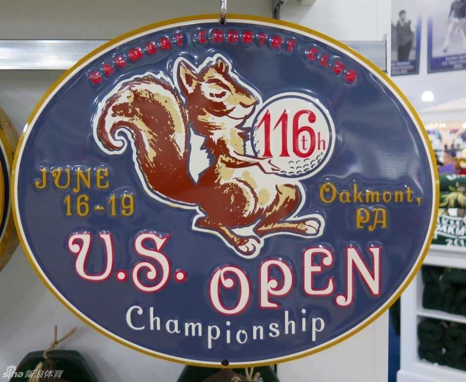 色彩绚丽、设计大胆的美国公开赛官方主题海报，层叠的图案与有力的线条交织，充满了打破界限的现代艺术感与纪念历史的庄重感