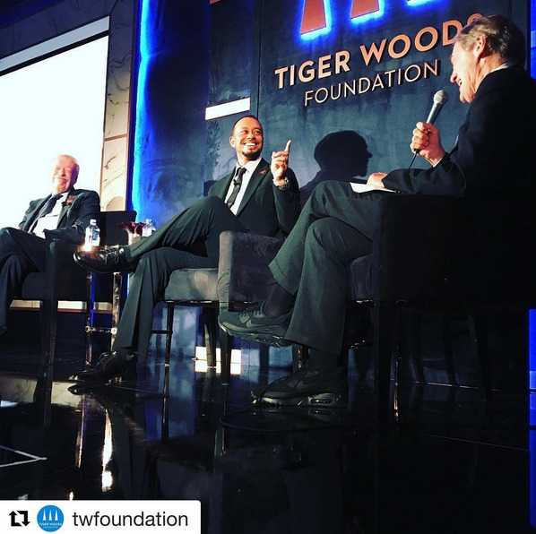 绿茵之上传承与绽放高尔夫世界的温情时刻 斯蒂芬·库里在高尔夫球场完成一次流畅的挥杆,动作专业且充满力量感