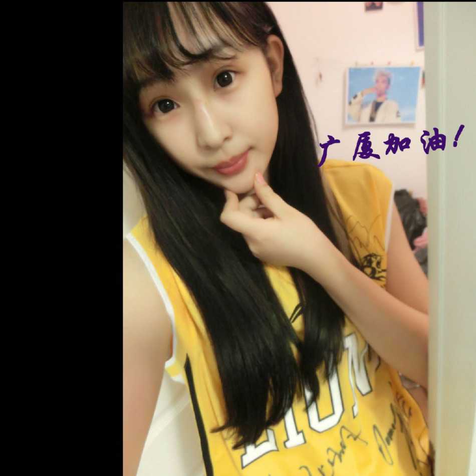 CBA最美风景线:女球迷的助威声浪,撑起联赛另一片天 身穿红色外套的新疆女球迷,眼神中透着一股飒爽英气,她坚定地举起支持标语,用‘闹他’的气势为飞虎将士注入无穷力量。