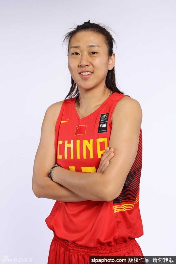 内线支柱孙梦然霸气侧漏张开双臂，仿佛要在里约的篮下筑起一道移动长城