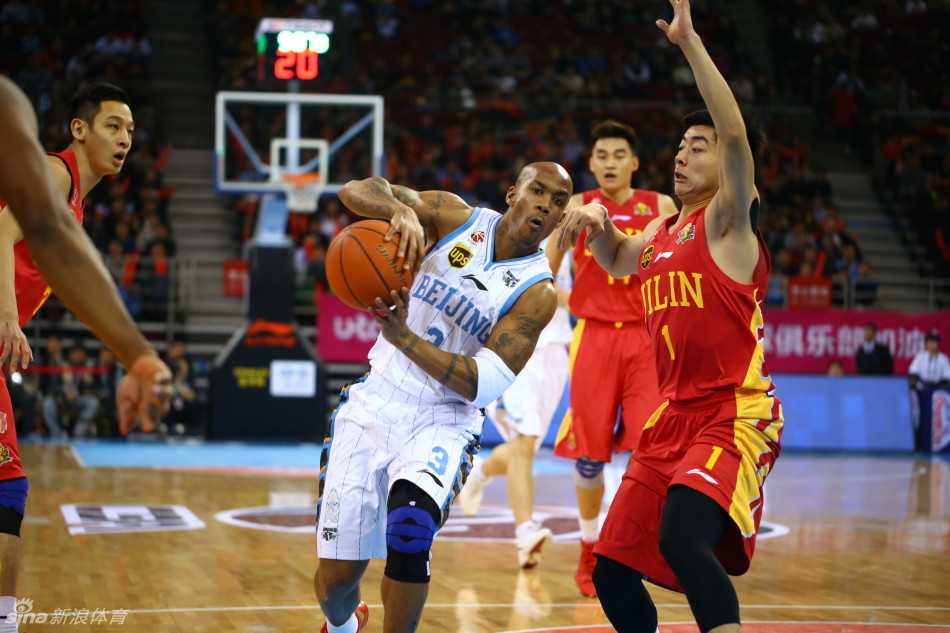 莫里斯雷霆万钧扣，内线霸主谁能挡