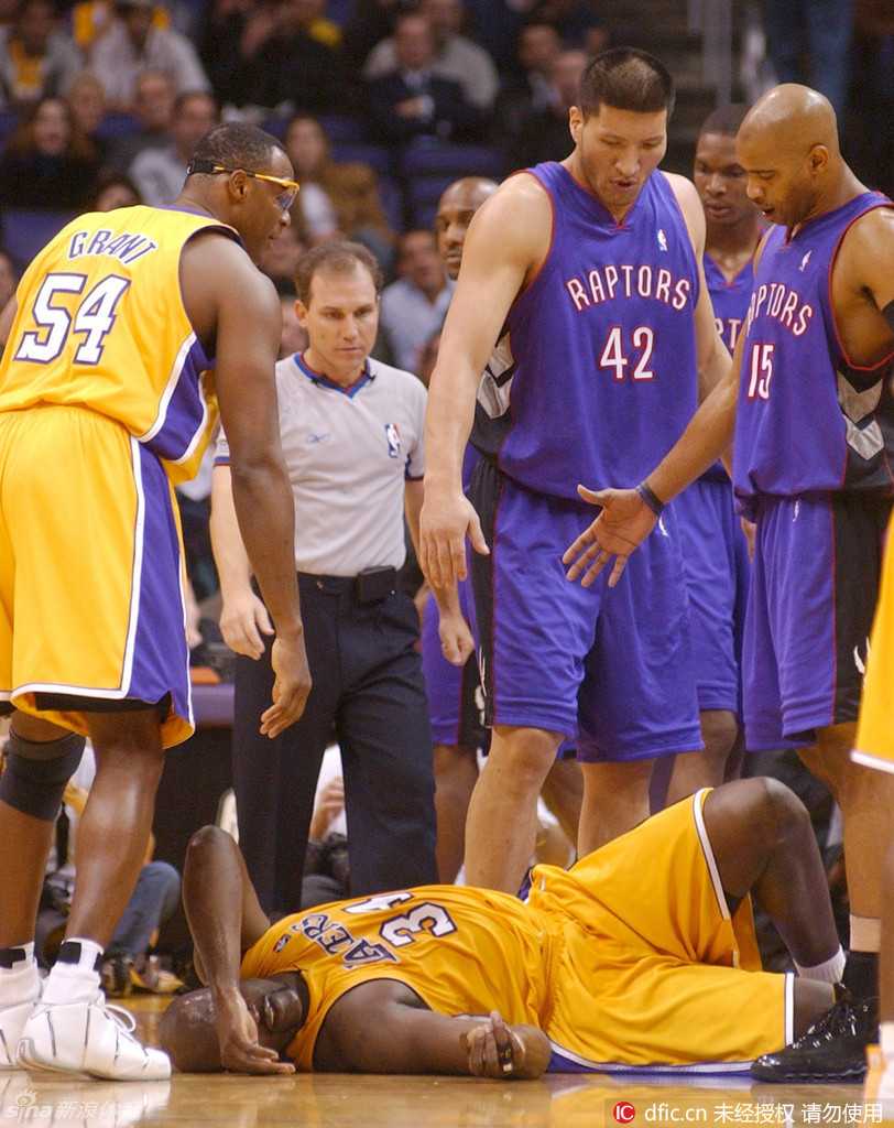 姚麦时代的一个缩影，姚明与麦迪并肩作战，红色的火箭情结深深刻在一代球迷心中