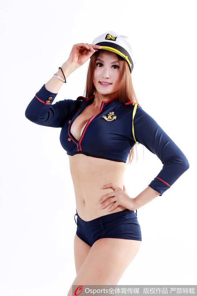 南粤热舞与硬汉归来:广东宏远三连胜背后的力挺 镜头前的宝贝展现出完美的侧身曲线,紧身的表演服勾勒出运动员般健美的身材,她正随著动感音乐摆动,仿佛在用肢体语言诉说着对宏远队支持的热情。