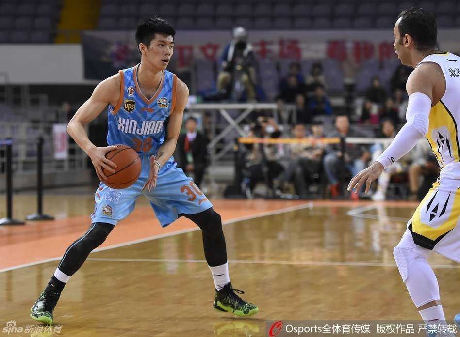 北控队外援卡姆拉尼表情极度夸张，对新疆队突然提升的防守强度感到震惊和无奈。