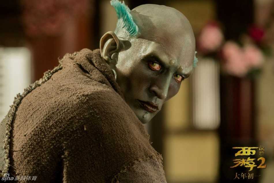 巴特尔版沙僧霸气亮相,史上最高鱼怪颠覆西游 巴特尔身披威武铠甲,肩扛造型奇特的禅杖,鱼形面具下眼神深邃,尽显史上最高沙僧的霸气与神秘感。