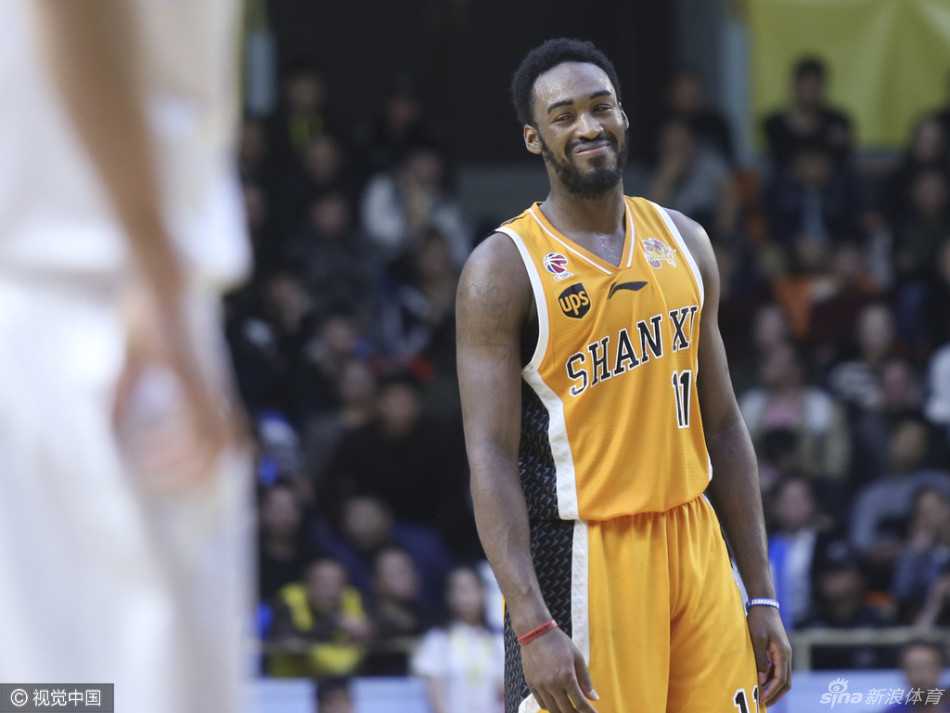 广厦力克山西的夜晚,宝岛双雄与“福库里”的激情协奏 刘铮飞身救球,展现出“女娲补天”般的顽强防守精神