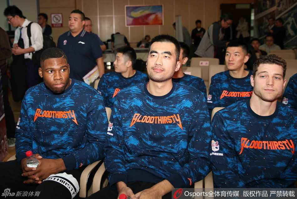 当篮球遇见二次元,姚明携众将萌动新纪元 运筹帷幄的主教练刘鹏携全体教练组成员在出征仪式上亮相,他们新赛季打造的团队篮球与坚固防守即将席卷整个CBA联盟