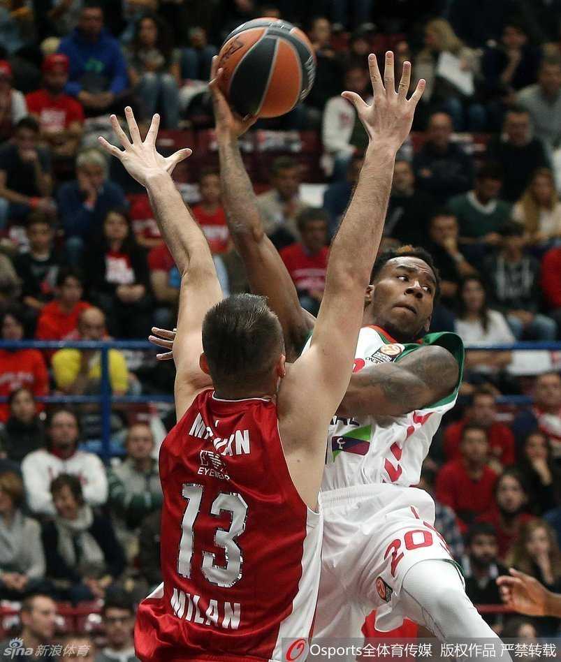 欧洲杀器空降天山:达柳斯·亚当斯的奇幻篮球漂流 在高速奔跑中,亚当斯依然不忘观察队友的位置,一个隐蔽的击地传球瞬间撕开了对手的整个防线。