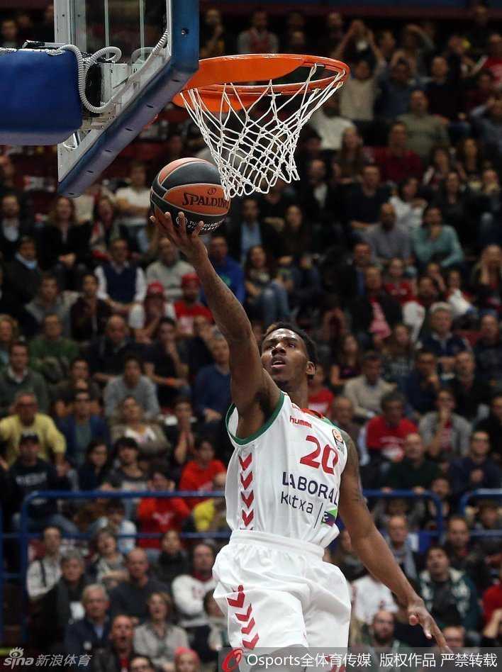 欧洲杀器空降天山:达柳斯·亚当斯的奇幻篮球漂流 在正式比赛中,亚当斯腾空而起,手中的篮球轻轻拨出,这一刻他不仅是外援,更是球队冲击总冠军的希望。