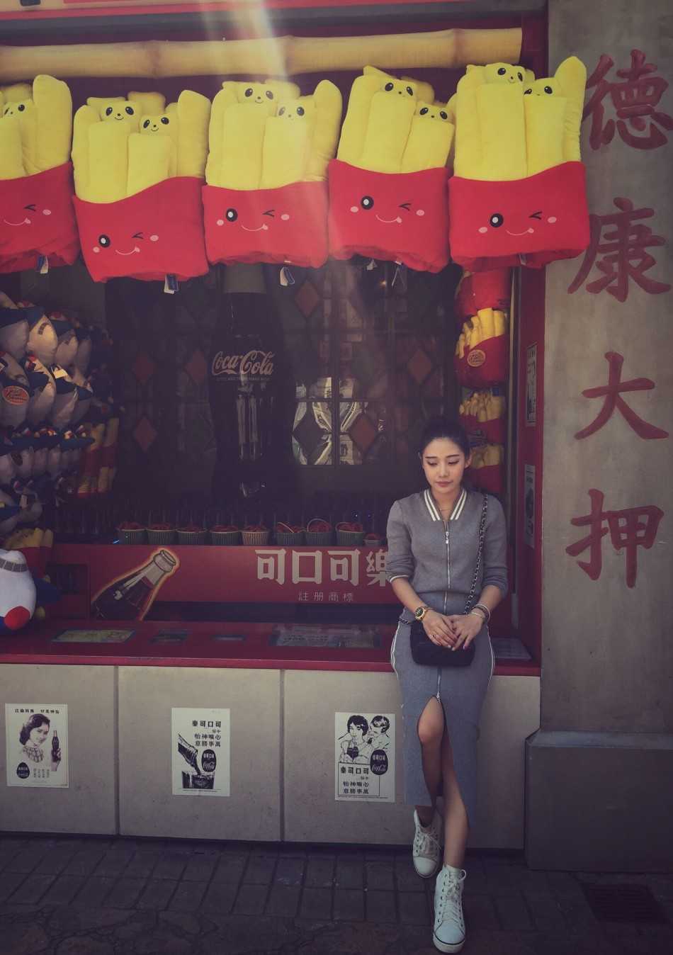 江苏肯帝亚篮球宝贝:赛场上的精灵,汗水中的玫瑰 宝贝们在舞台上展现娴熟技巧,配合动感音乐热舞,用实力嗨翻全场,让观众目不转睛。