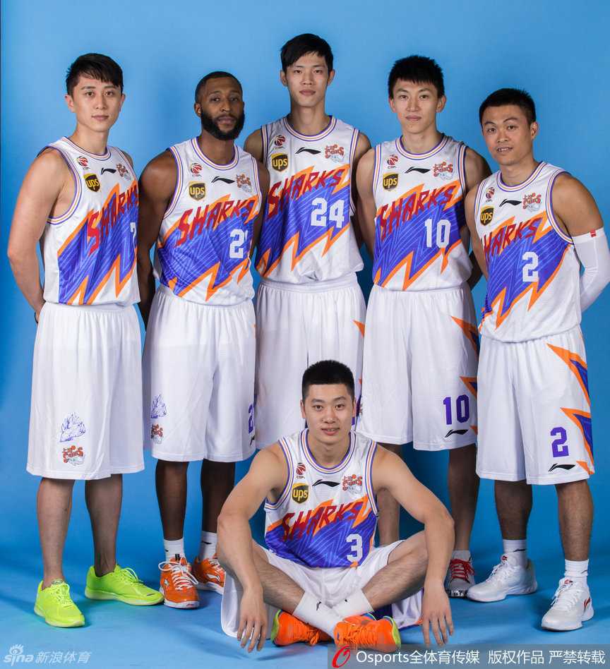 沪上新生:2015赛季上海大鲨鱼的破浪之年 后场发动机们悉数亮相,王泽众、任鹏鹏等年轻后卫眼神中充满朝气,他们是上海滩未来的速度担当。