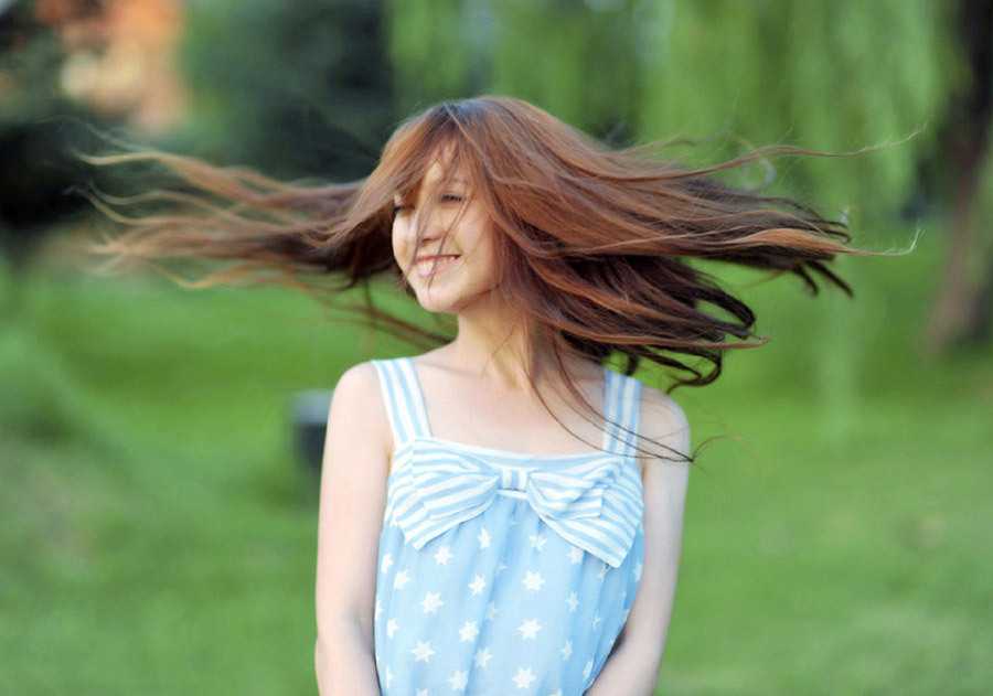 流川哈娜:当灌篮高手的热血,映照在最美球迷的私房照里 阳光透过窗帘洒在她身上,流川哈娜穿着宽松的T恤抱着篮球,眼神望向远方,仿佛在追寻着那个永远的神奈川夏天