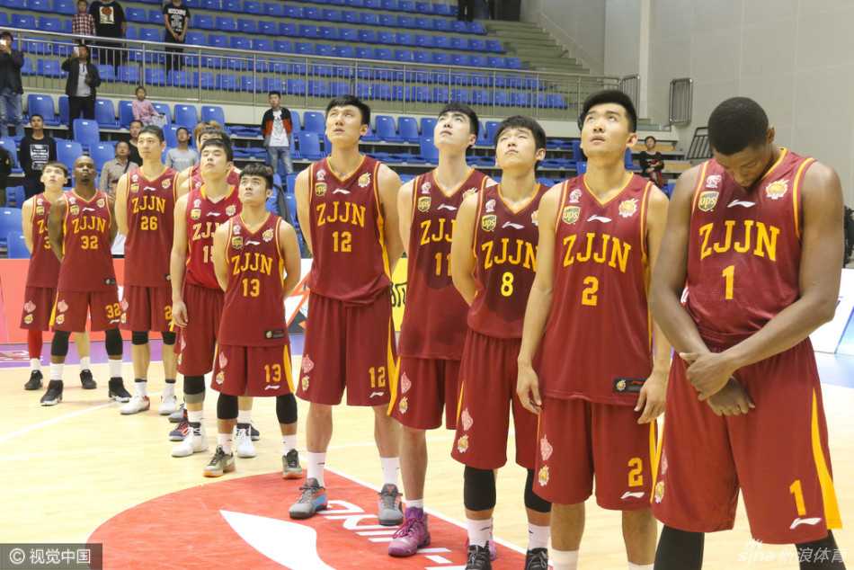 浙江大胜北控豪取季前赛连胜 深圳力克新疆演复仇好戏 巴蒂斯塔如同内线巨无霸,背身扛开防守球员,以一记势大力沉的双手暴扣终结进攻,篮筐仿佛都在颤抖