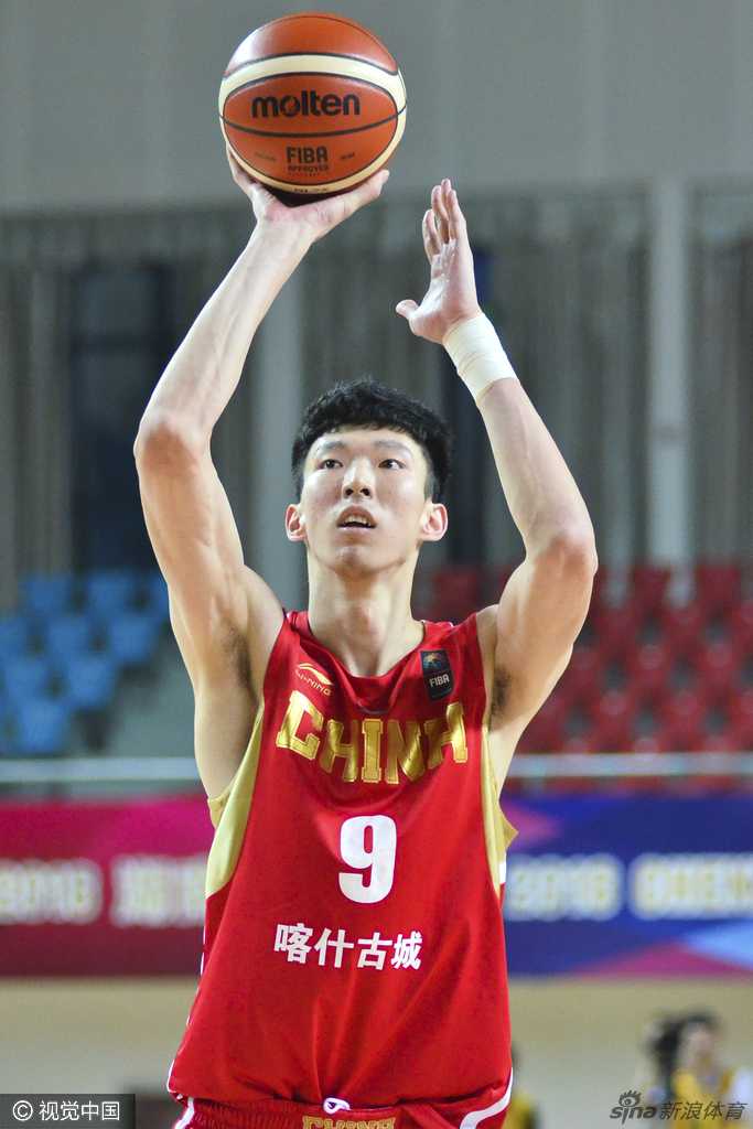 湘南郴州群英会,新疆飞虎三连胜掀翻哈萨克斯坦战车 年轻的周琦在场上仰天长啸,这场大胜是他成长路上的又一座里程碑,未来中国篮球的内线脊梁正在这样的淬炼中变得坚硬。