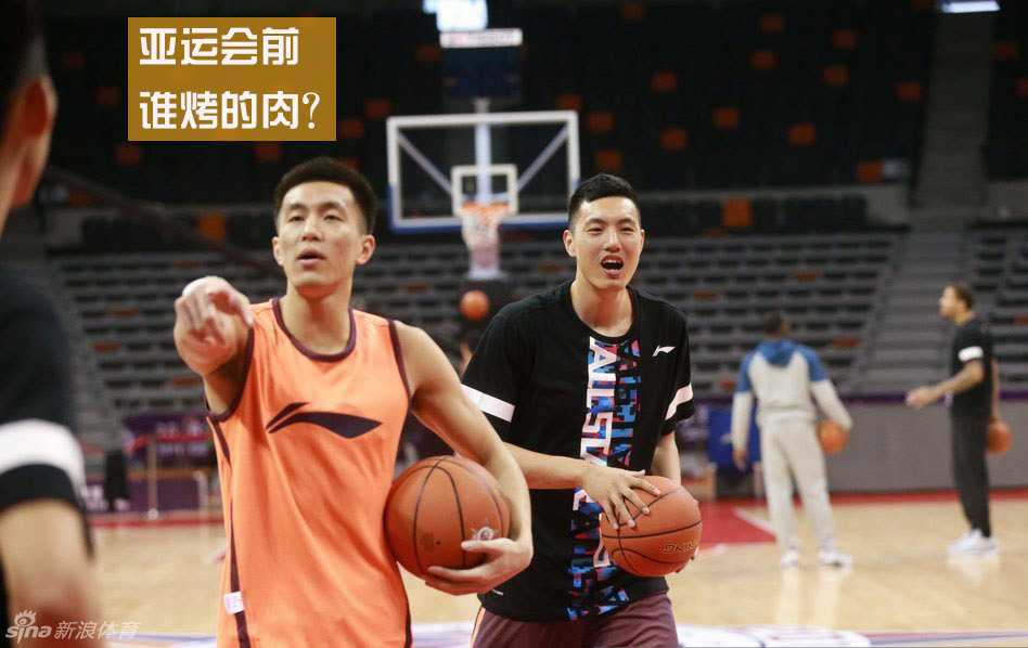 如果把这些画面串联起来，就像一部关于中国男篮的‘舌尖上的更衣室’，从郭艾伦面对鸡蛋的手足无措，到西热力江的烟火气，再到姚明宴请大郅的温情。