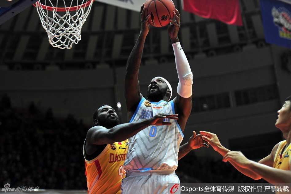 西热力江外线果断发炮，三分出手坚定而自信