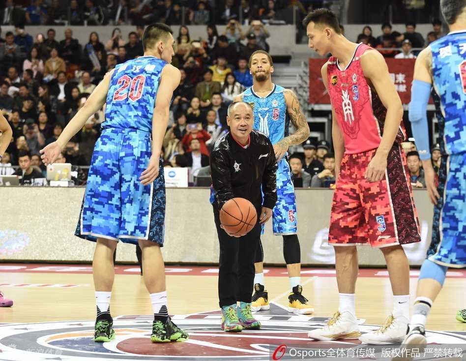 粤鲁大战与全明星狂欢:阿联比斯利领衔CBA激情之夜 山东小鲨鱼陶汉林在易建联头顶摘得篮板,随即双臂灌篮势大力沉,用最霸道的方式宣告本土内线的尊严。