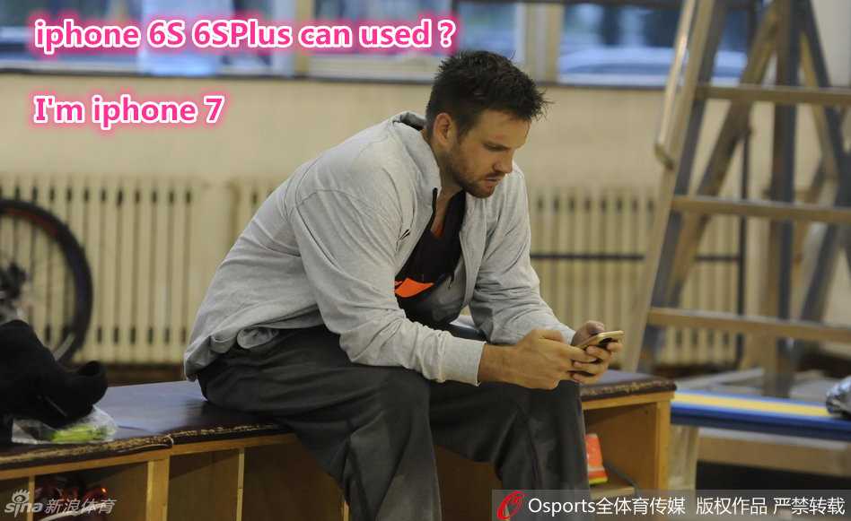 辽篮备战新赛季小剧场归来,大侄子秀手机壳引爆笑日常 小将高诗岩握紧拳头鼓起肱二头肌,对着镜头自信展示训练成果,脸上带着一丝青涩的骄傲,仿佛在默默立下新赛季的军令状。