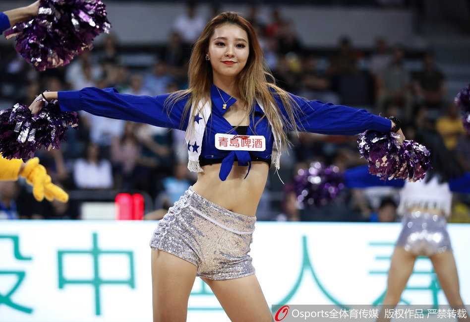 CBA性感篮球宝贝赛场热舞,广东宏远最靓风景线 队宠集体合影,黄衣宝贝们笑容灿烂青春无敌