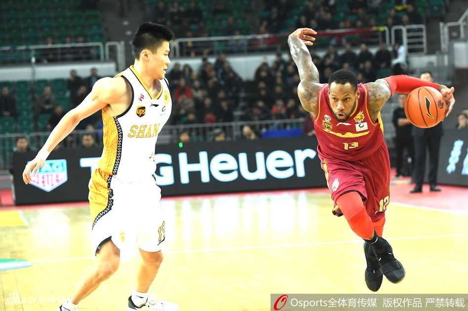 CBA第27轮激战:山西主场擒浙江,斯科拉两双曾令旭关键先生 浙江队内线外援斯托克斯在山西队员的严密包夹下强行出手,他在本场比赛拼尽全力,贡献了19分和14个篮板的两双数据。