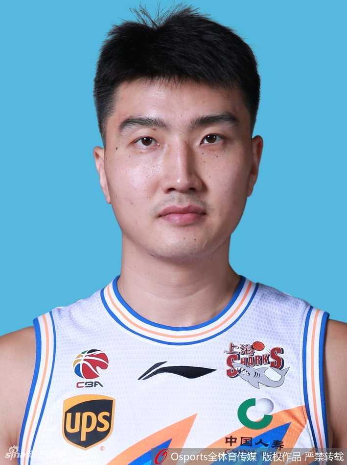 新外援明纳拉斯面带微笑，柔和手感尽显杀手本色