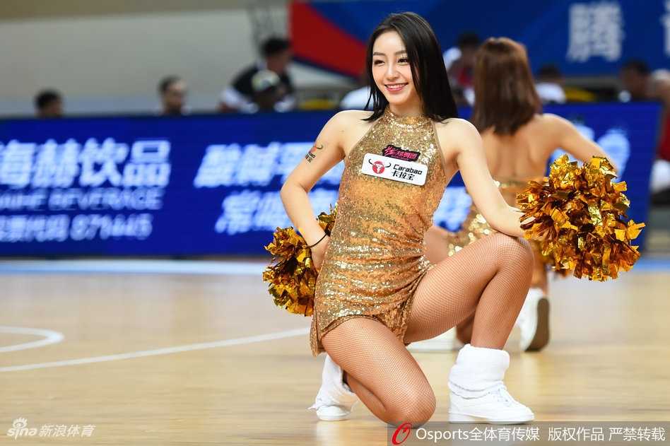 集体谢幕舞动青春 炫舞团宝贝齐亮相定格决赛最美瞬间