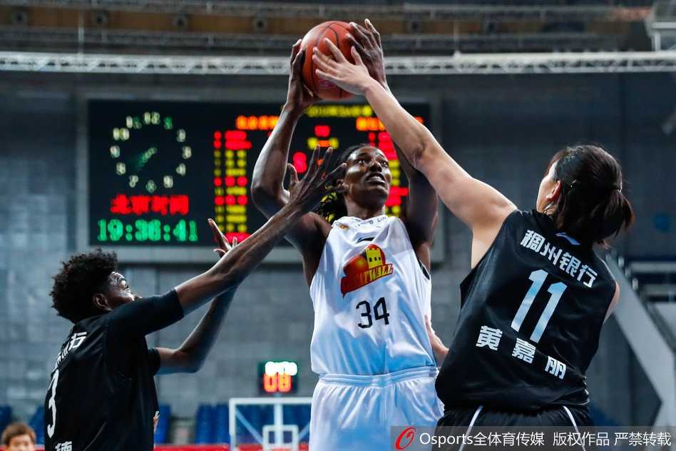 史秀峰外线张弓搭箭，三分穿云助燃主场狂潮