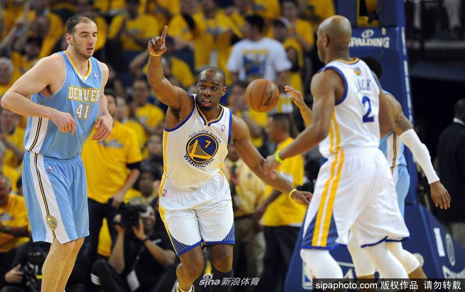 转战金州勇士队后，兰德里在场上霸气怒吼，他丰富的经验和稳定的发挥成为了那支青年军替补席上不可或缺的领袖。