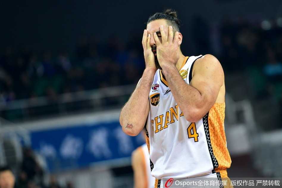 比赛结束后，技术台记录板上显示着一百一十六比一百一十四的最终比分，这组简单的数字背后，是一场充满戏剧性的史诗对决。