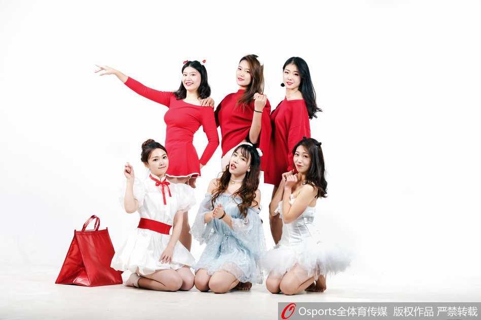 十二月里的一抹热火 山东高速篮球宝贝炫舞团靓影 近距离的特写镜头下,姑娘们的五官显得格外精致,明亮的眼眸中透着一股属于运动员的自信与坚毅。