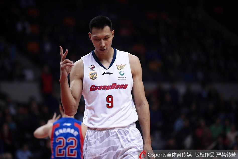 比赛最后时刻，天津队疯狂反扑，霍尔曼在内线接球后，面对防守用尽全力完成一记双手暴扣，虽然分差依然巨大，但这记扣篮展现了他和天津队不放弃的精神。