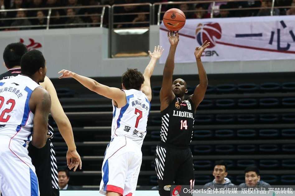 郭艾伦快攻如闪电，一条龙直捣黄龙