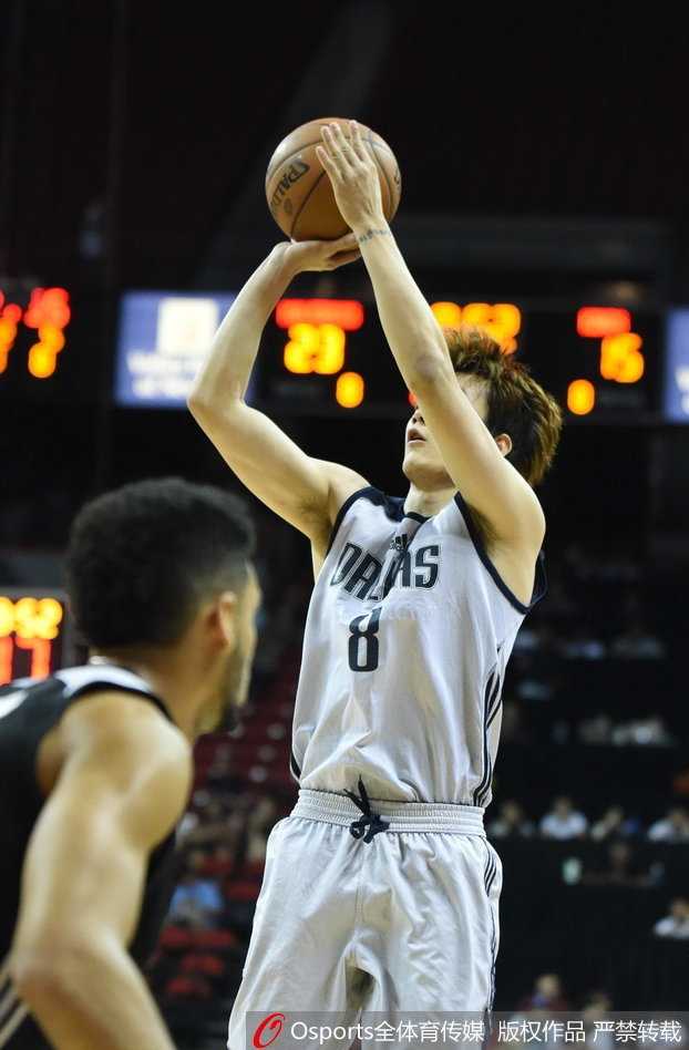 夏日狂潮亚洲荣光 丁彦雨航两记重扣率小牛劈落国王挺进八强 丁彦雨航再度上演暴力美学 空切后接球双手重扣让整个拉斯维加斯为他欢呼