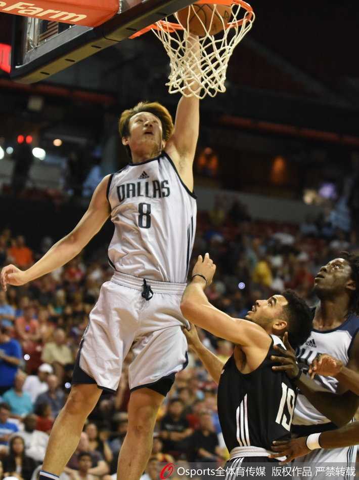 夏日狂潮亚洲荣光 丁彦雨航两记重扣率小牛劈落国王挺进八强 丁彦雨航在防守端送出排球大帽 用强硬表现诠释亚洲顶级锋线的防守价值
